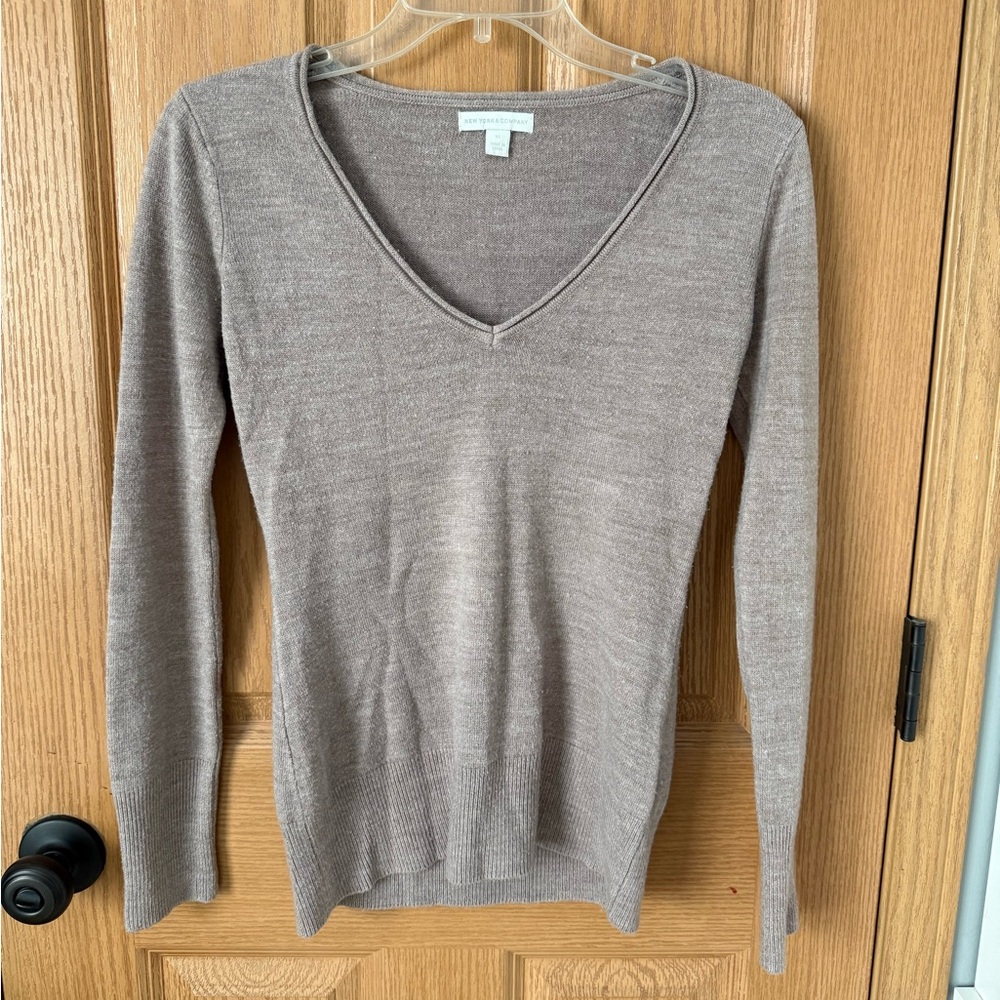 New York & Company Taupe V-Neck Lightweight Sweater